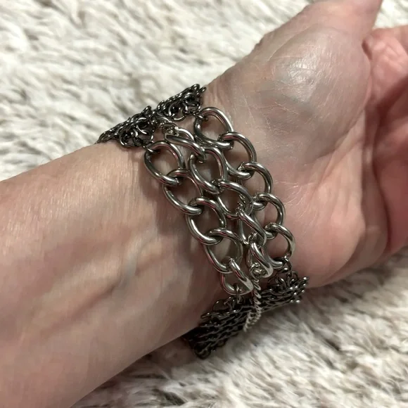 Stretchy Bracelet With Crystal Beads & Chains 7.25" Diam. Before Stretched New - Picture 5 of 6